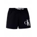 Calvin Klein ανδρικό μαγιό short σε μαύρο χρώμα με το λογότυπο της εταιρίας KM0KM01015 BEH